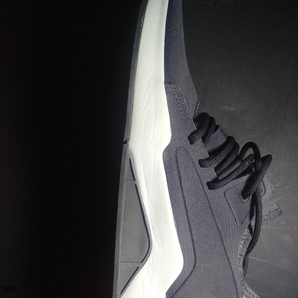 Shoes - Picture 5 of 9